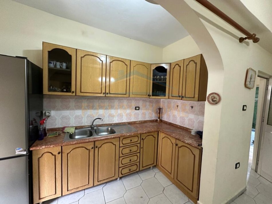 Durres, jepet me qera apartament 1+1+Ballkon, Kati 4, 60 m² 250 € (Tregu i vogel, Durres)