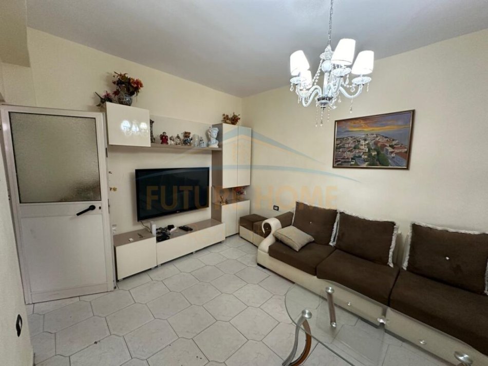 Durres, jepet me qera apartament 1+1+Ballkon, Kati 4, 60 m² 250 € (Tregu i vogel, Durres)