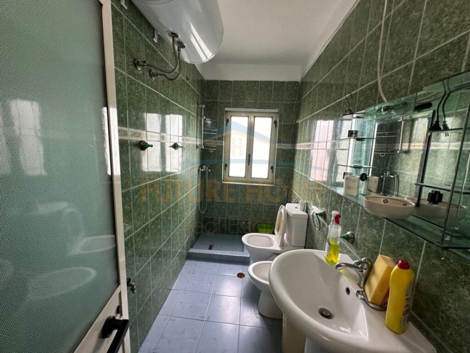 Durres, jepet me qera apartament 1+1+Ballkon, Kati 4, 60 m² 250 € (Tregu i vogel, Durres)