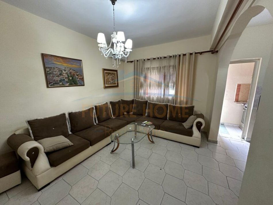Durres, jepet me qera apartament 1+1+Ballkon, Kati 4, 60 m² 250 € (Tregu i vogel, Durres)