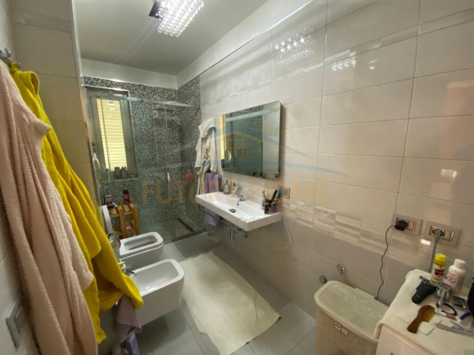 Tirane, shitet apartament 3+1+Aneks+Ballkon Kati 7, 140 m² 332,000 € (Rruga e Dibres)