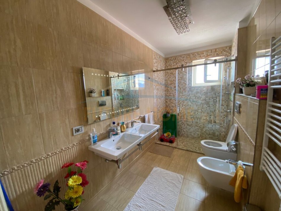 Tirane, shitet apartament 3+1+Aneks+Ballkon Kati 7, 140 m² 332,000 € (Rruga e Dibres)