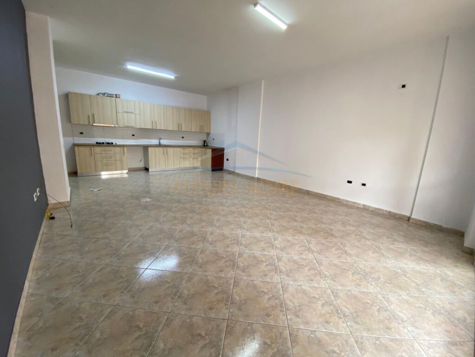 Tirane, shes apartament 2+1+Ballkon, Kati 7, 124 m² 198,000 € (Don Bosko)