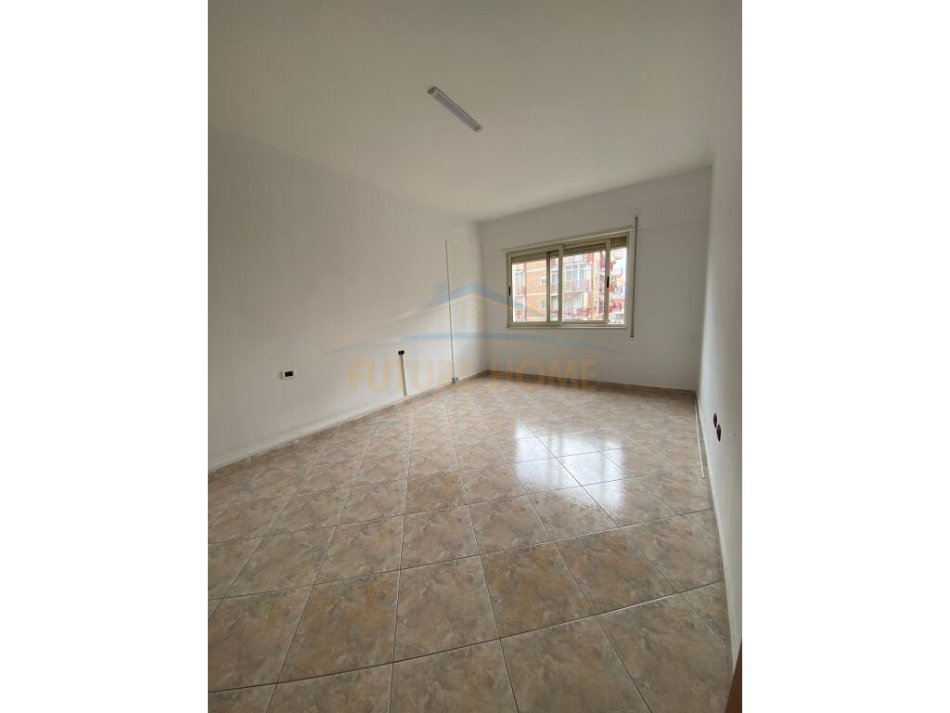 Tirane, shes apartament 2+1+Ballkon, Kati 7, 124 m² 198,000 € (Don Bosko)