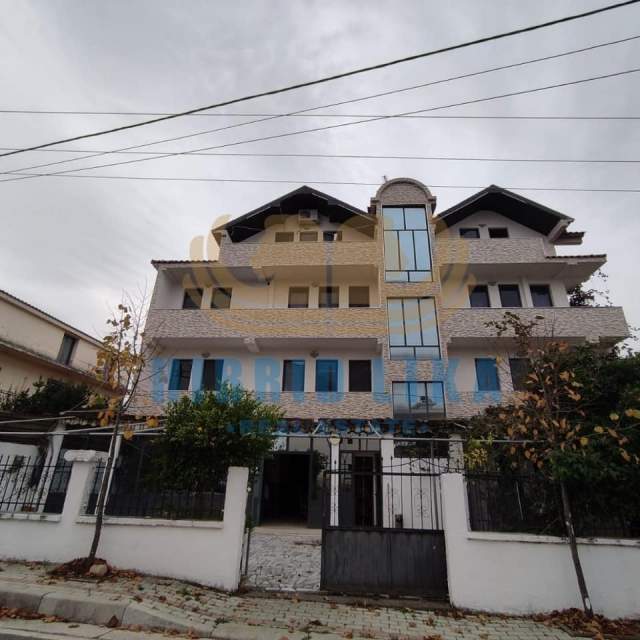 Golem, shes hotel Kati 4, 1.000 m² 320.000 Euro (Golem)