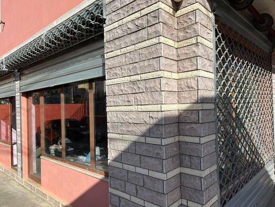 Tirane, jepet me qera ambjent biznesi Kati 0, 150 m² 400 Euro (Unaza E Re)