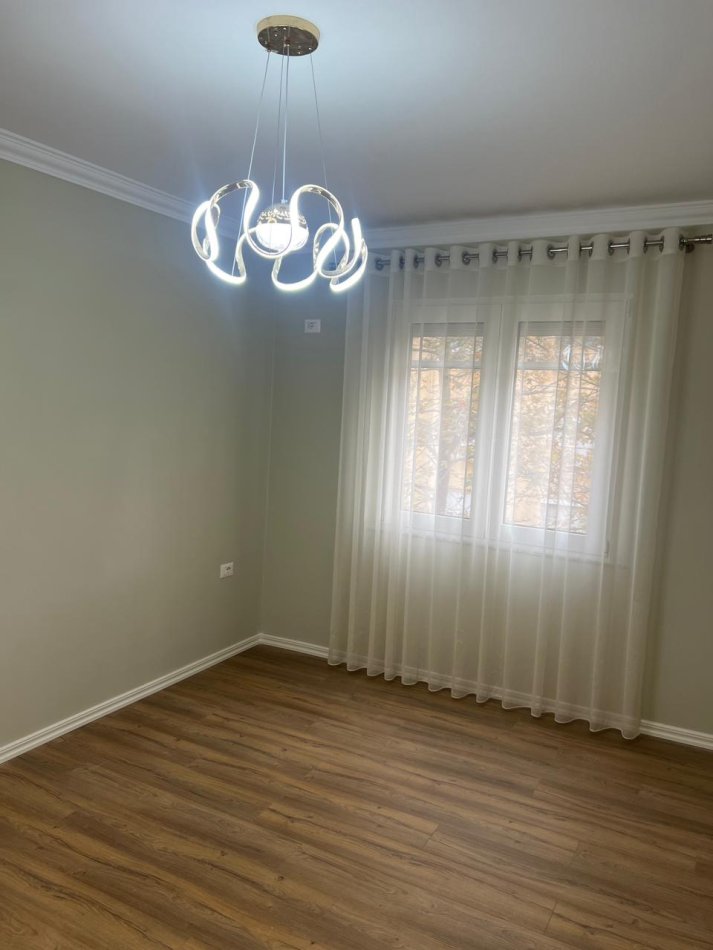Tirane, shitet apartament 1+1+Ballkon Kati 4, 50 m² 135.000 € (Rruga e Durresit)