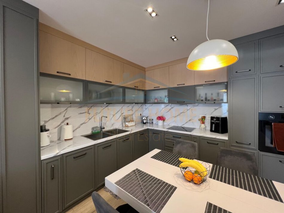 Durres, shitet apartament 2+1+Ballkon, Kati 9, 103 m² 120,000 € (Plazhi Iliria)