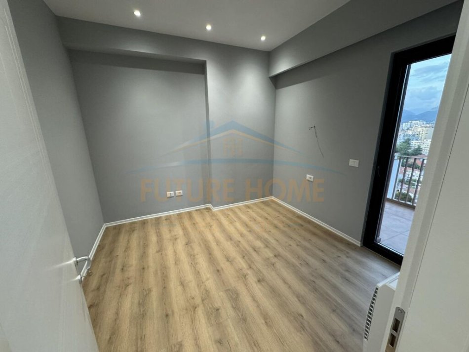 Tirane, jepet me qera apartament 2+1+Ballkon, Kati 12, 114 m² 1,200 € (21 Dhjetori)
