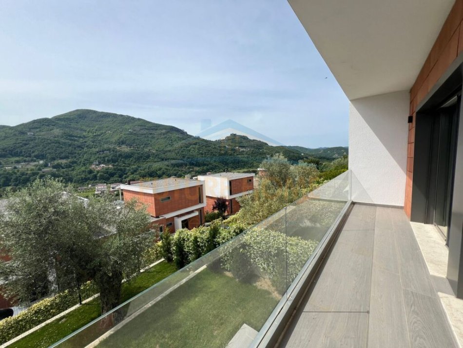 Tirane, shitet Vile 3+1, , 202 m² 495,000 € 
