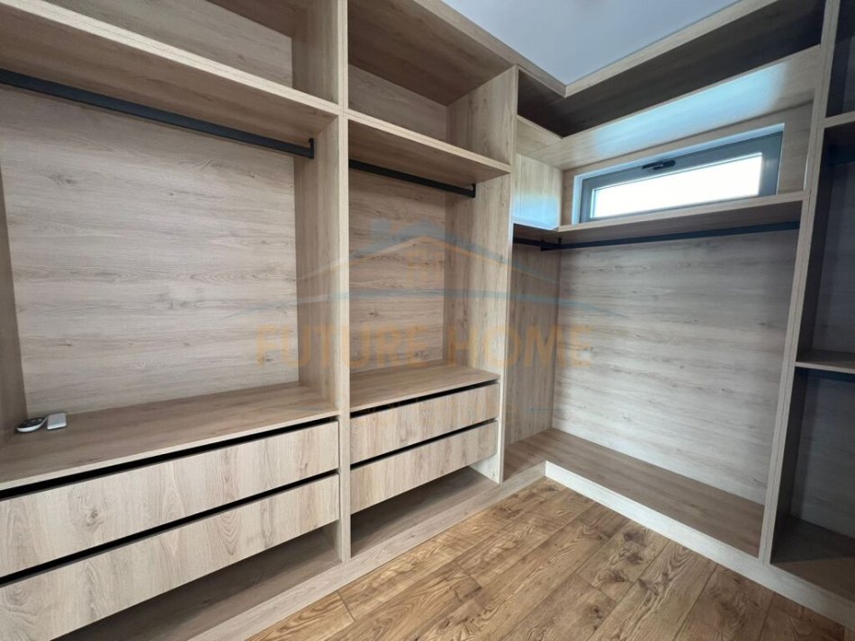 Tirane, shitet Vile 3+1, , 202 m² 495,000 € 