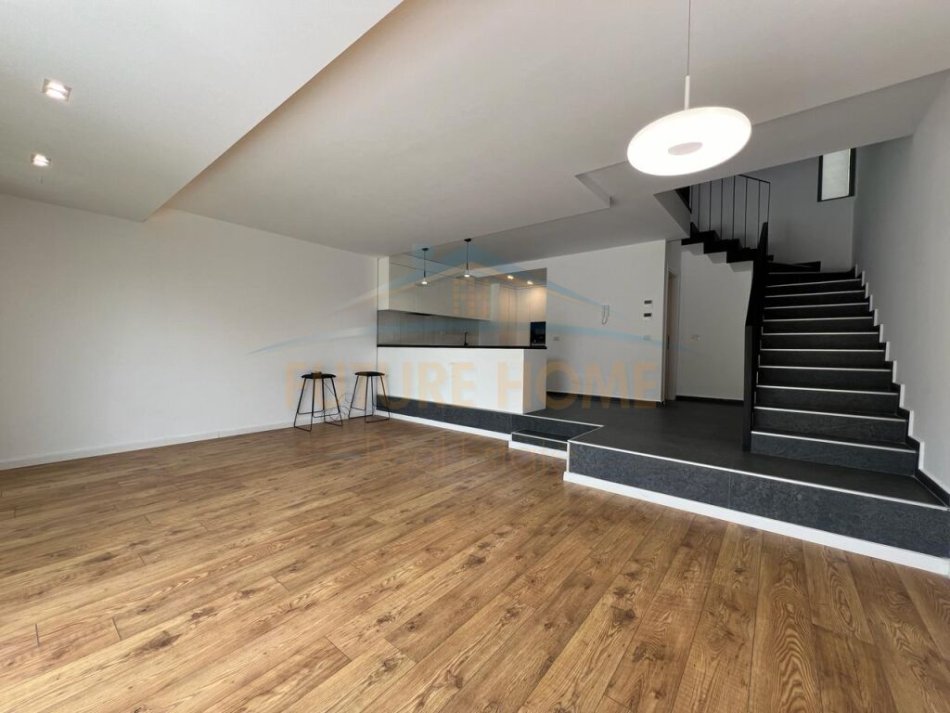Tirane, shitet Vile 3+1, , 202 m² 495,000 € 