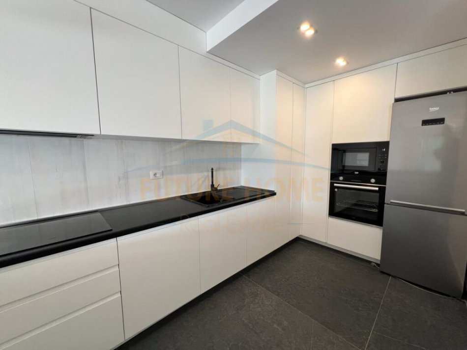 Tirane, shitet Vile 3+1, , 202 m² 495,000 € 