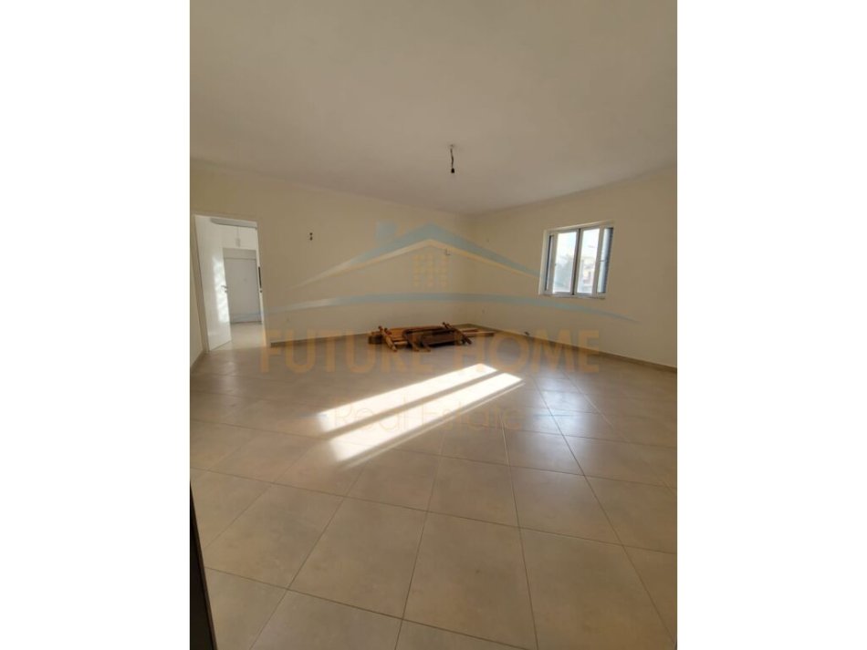 Tirane, jepet me qera apartament 2+1, Kati 2, 90 m² 400 € (Rruga Dalip Topi)