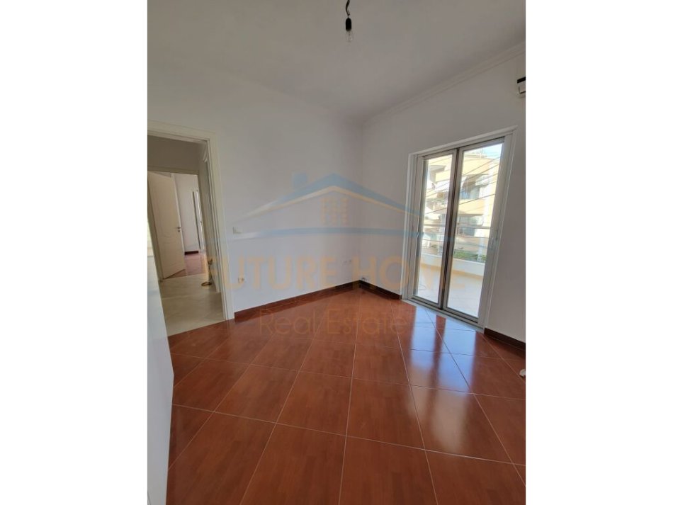 Tirane, jepet me qera apartament 2+1 Kati 2, 90 m² 400 € (Qera, Apartament 2+1, Fresk, Tiranë)