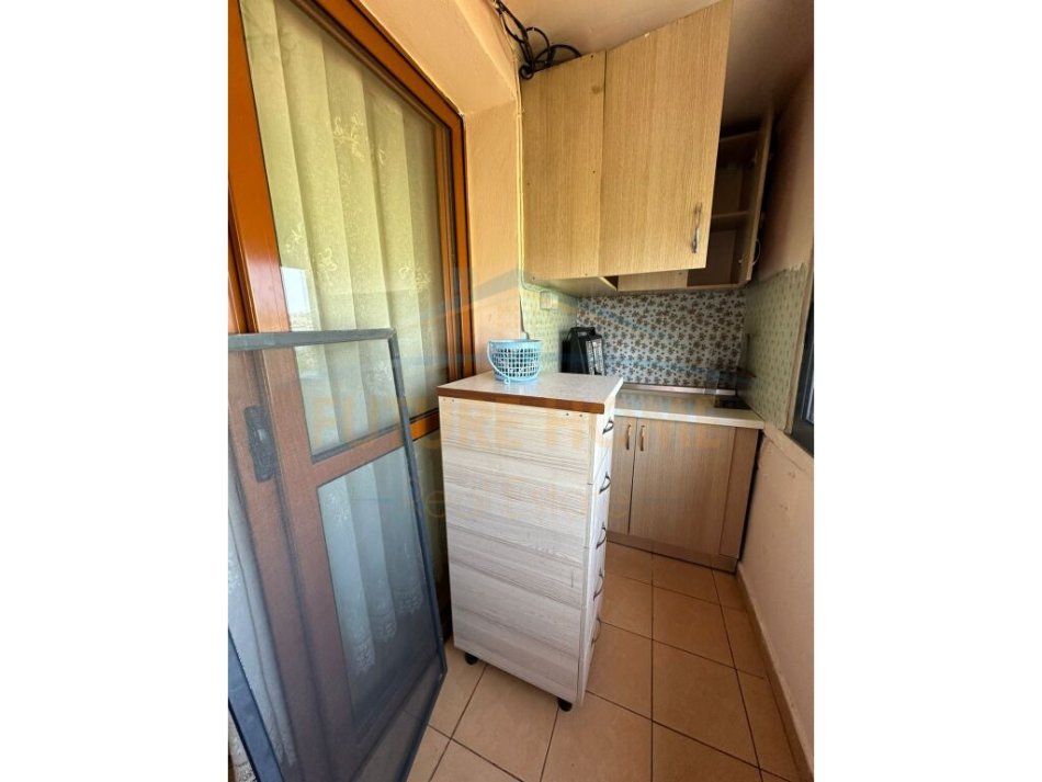 Durres, jepet me qera apartament 1+1+Ballkon Kati 5, 68 m² 250 € (Spitali)