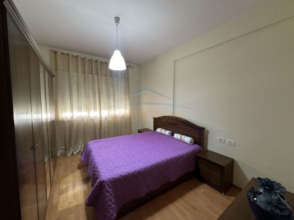 Tirane, jepet me qera 2+1+Aneks+Ballkon, Kati 3, 100 m² 650 € (rruga komuna e parisit)