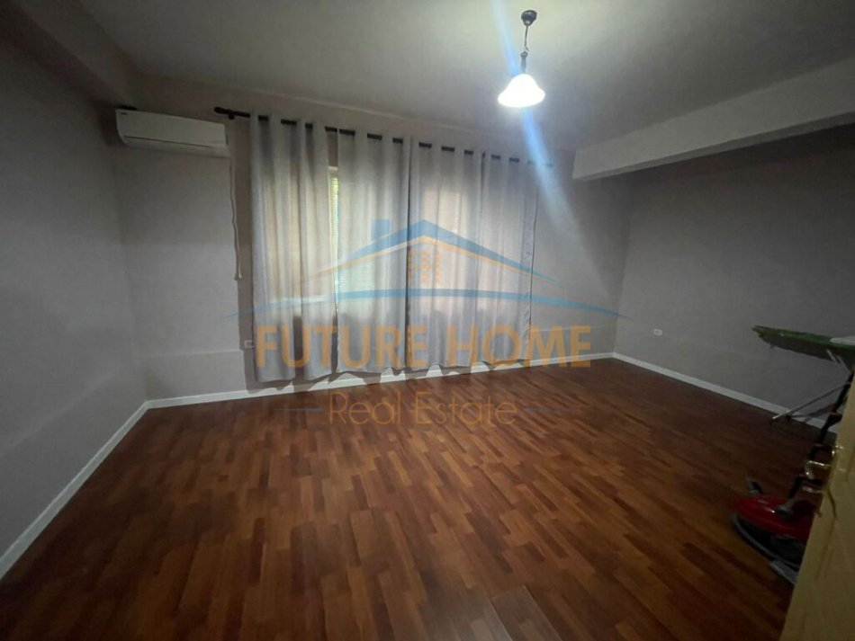 Tirane, jepet me qera 3+1, , 150 m² 800 € (Shallvaret)