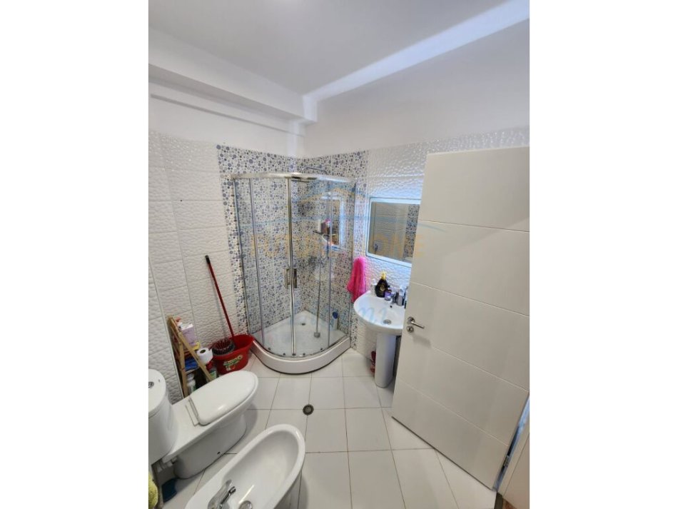 Tirane, shitet apartament 2+1+Ballkon, Kati 2, 90 m² 149,000 € (LIQENI I THAT)
