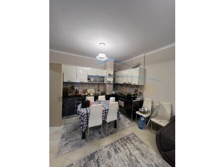 Tirane, jepet me qera apartament 2+1, Kati 5, 94 m² 500 € (UNAZA E RE)