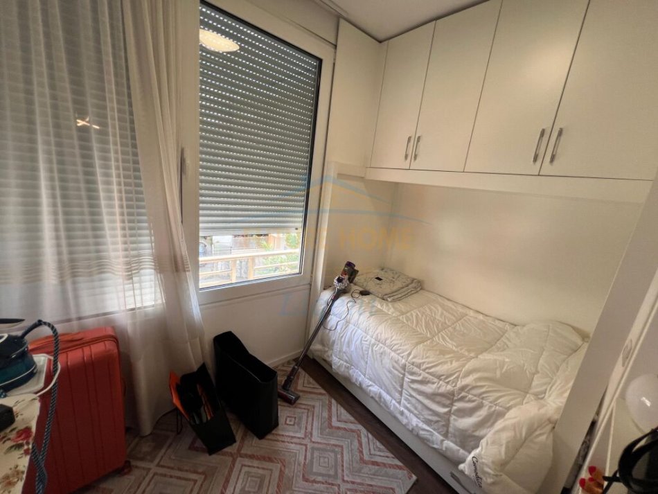 Tirane, shitet apartament 2+1+Ballkon Kati 5, 79 m² 175.000 € (Liqeni i Thate)