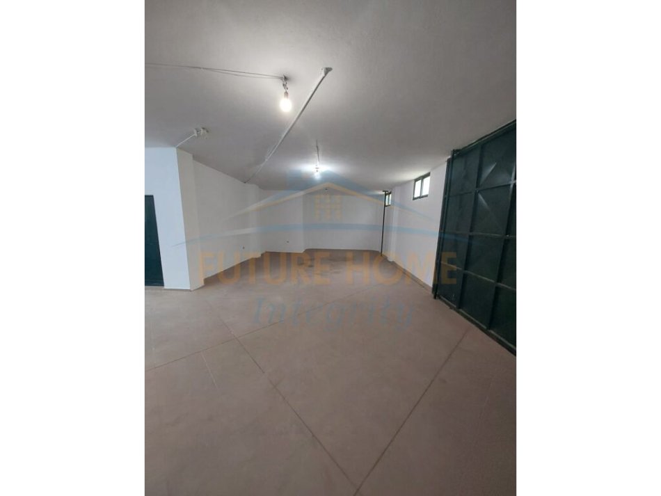 Tirane, jepet me qera ambjent biznesi , Kati 0, 200 m² 500 € (Ali Demi)
