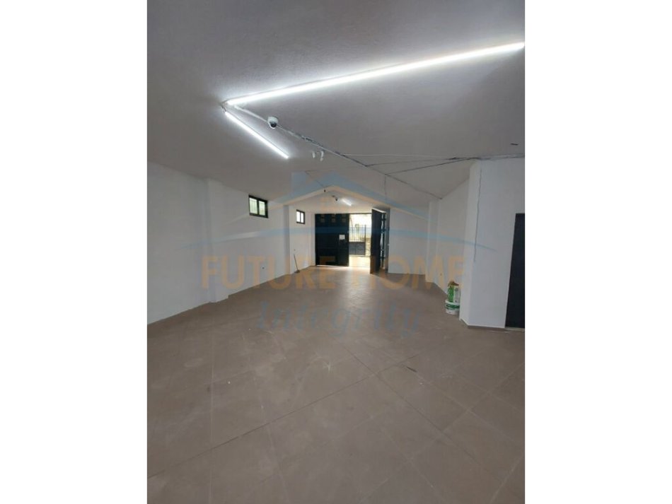 Tirane, jepet me qera ambjent biznesi , Kati 0, 200 m² 500 € (Ali Demi)