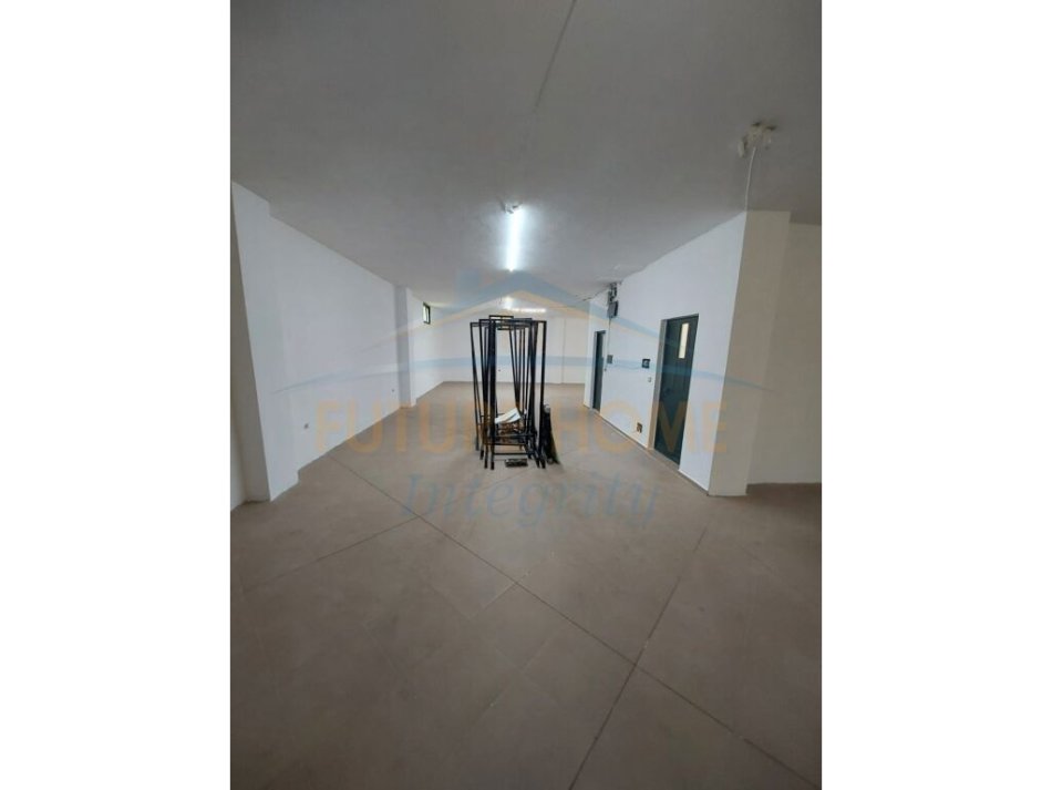 Tirane, jepet me qera ambjent biznesi , Kati 0, 200 m² 500 € (Ali Demi)