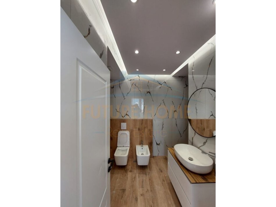Tirane, shitet apartament 2+1+Ballkon, Kati 10, 100 m² 215,000 € (Rruga e Barrikadave)