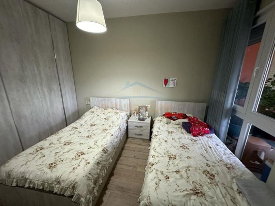 Tirane, jepet me qera apartament 1+1+Ballkon, Kati 4, 68 m² 600 € (Liqeni i Thate)