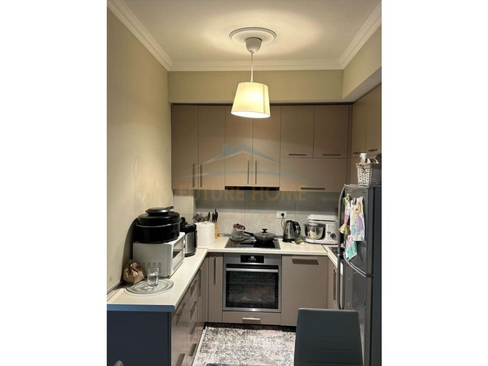Tirane, jepet me qera apartament 1+1+Ballkon, Kati 4, 68 m² 600 € (Liqeni i Thate)