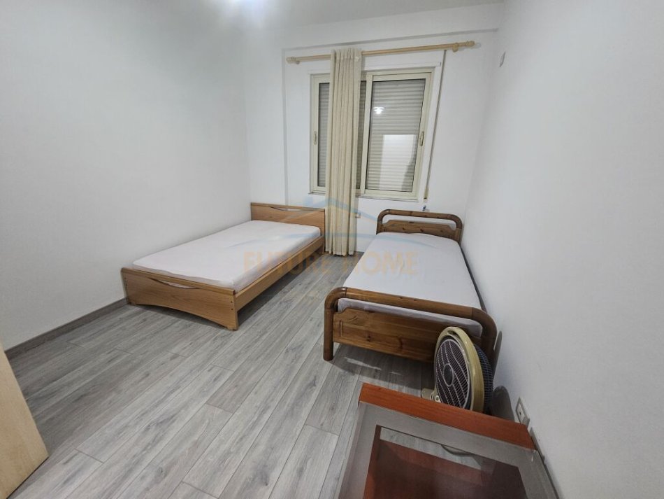 Tirane, shitet apartament 2+1+Ballkon, Kati 3, 96 m² 205,000 € (Liqeni i thate)