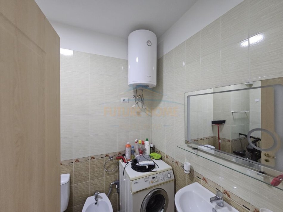 Tirane, shitet apartament 2+1+Ballkon, Kati 3, 96 m² 205,000 € (Liqeni i thate)