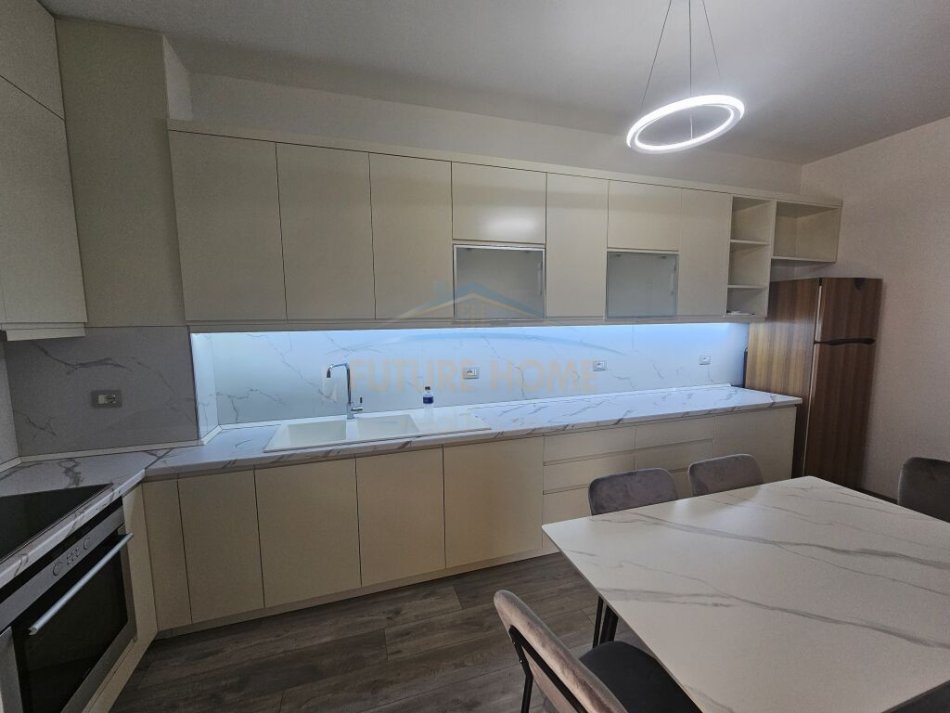 Tirane, shitet apartament 2+1+Ballkon, Kati 3, 96 m² 205,000 € (Liqeni i thate)