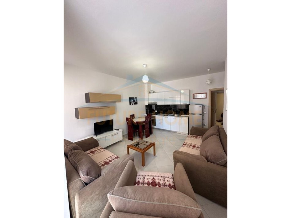 Durres, jepet me qera apartament 1+1+Ballkon Kati 3, 65 m² 350 € (Adria)