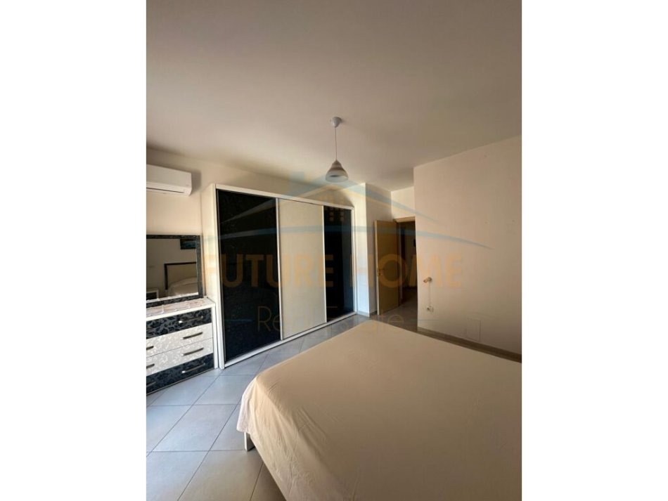 Durres, jepet me qera apartament 1+1+Ballkon Kati 3, 65 m² 350 € (Adria)