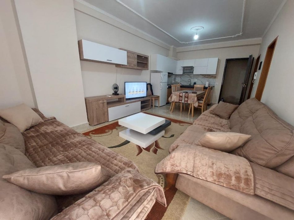 Vlore, jap me qera per periudhen e dimrit apartament 1+1+Ballkon Kati 3, 64 m² 300 € (rruga transballkanike)