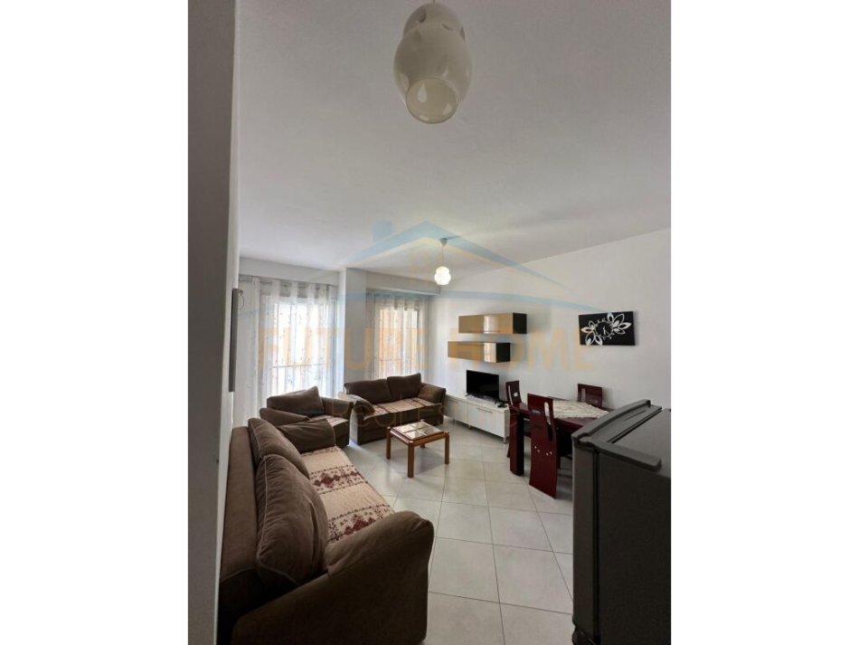 Durres, jepet me qera apartament 1+1+Ballkon Kati 3, 65 m² 350 € (Adria)