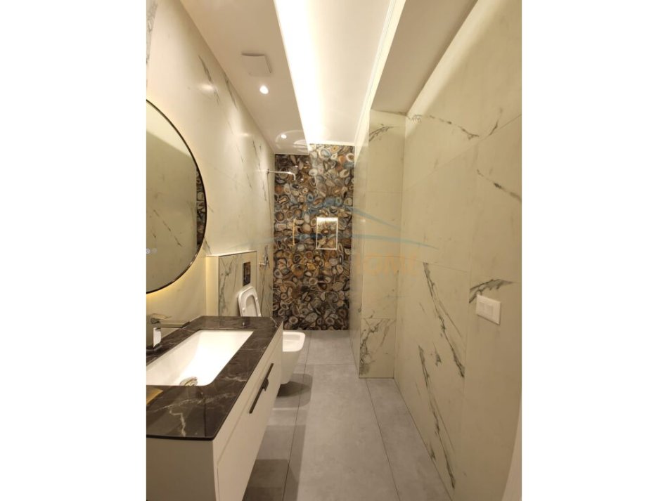 Tirane, shitet apartament 2+1+Ballkon, Kati 7, 95 m² 210,000 € (Zogu i Zi)