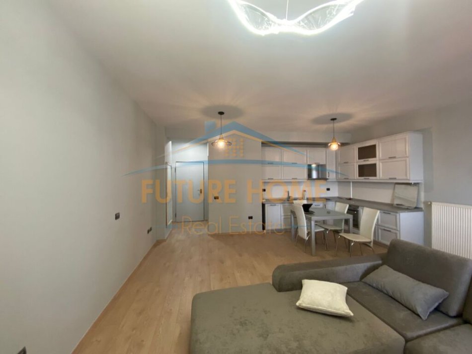 Tirane, jepet me qera apartament 2+1 Kati 7, 134 m² 600 € (Ringn Center)