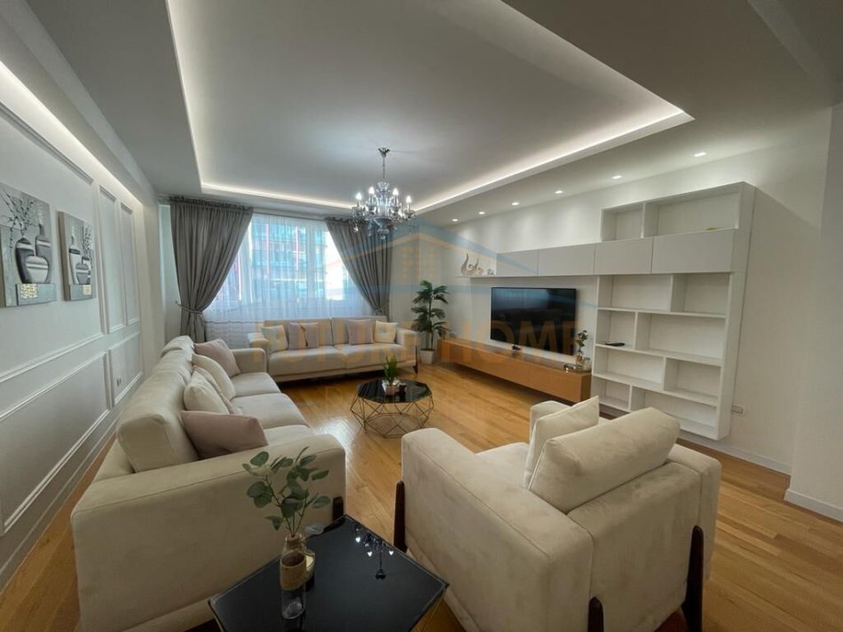 Tirane, jepet me qera apartament 2+1+Ballkon, Kati 5, 186 m² 2,000 € (Stadiumi Air Albania)