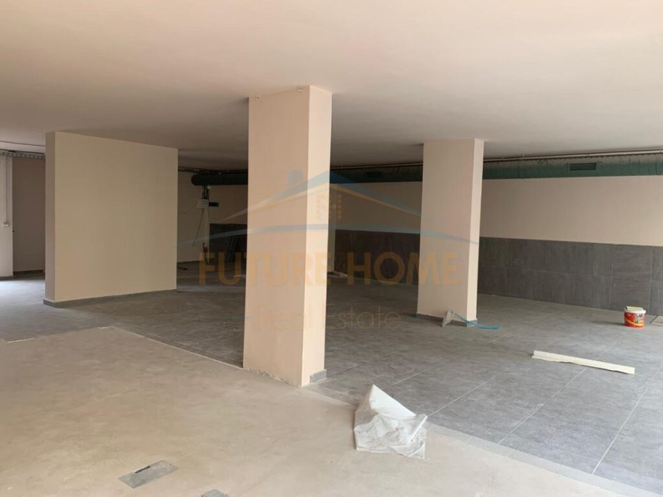 Durres, jepet me qera ambjent biznesi Kati 2, 155 m² 750 € (Prane Drejtorise se policise, Durrës)