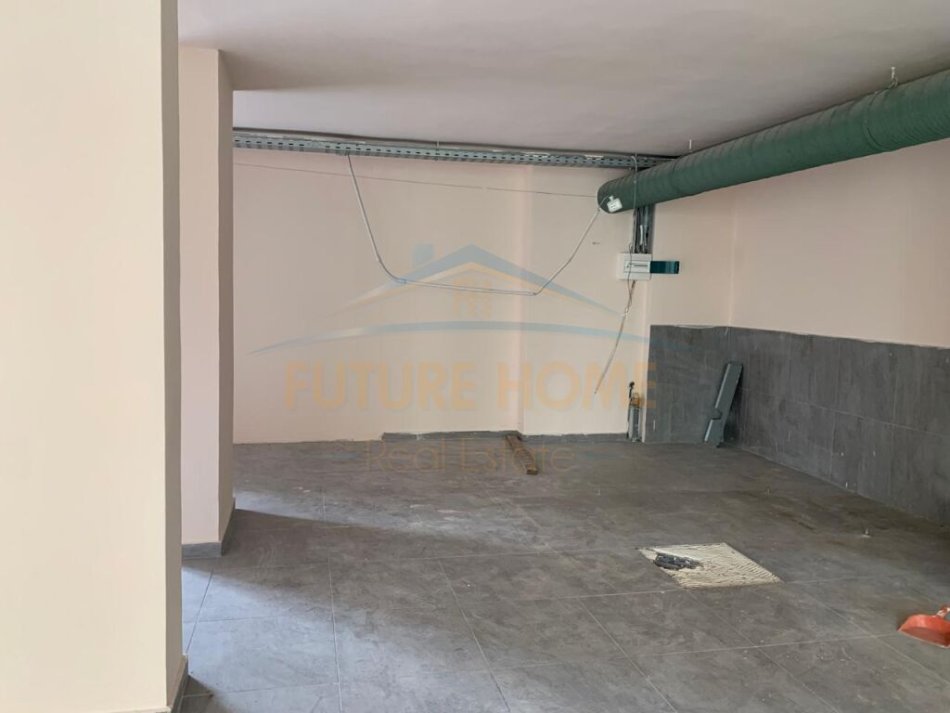 Durres, jepet me qera ambjent biznesi Kati 2, 155 m² 750 € (Prane Drejtorise se policise, Durrës)