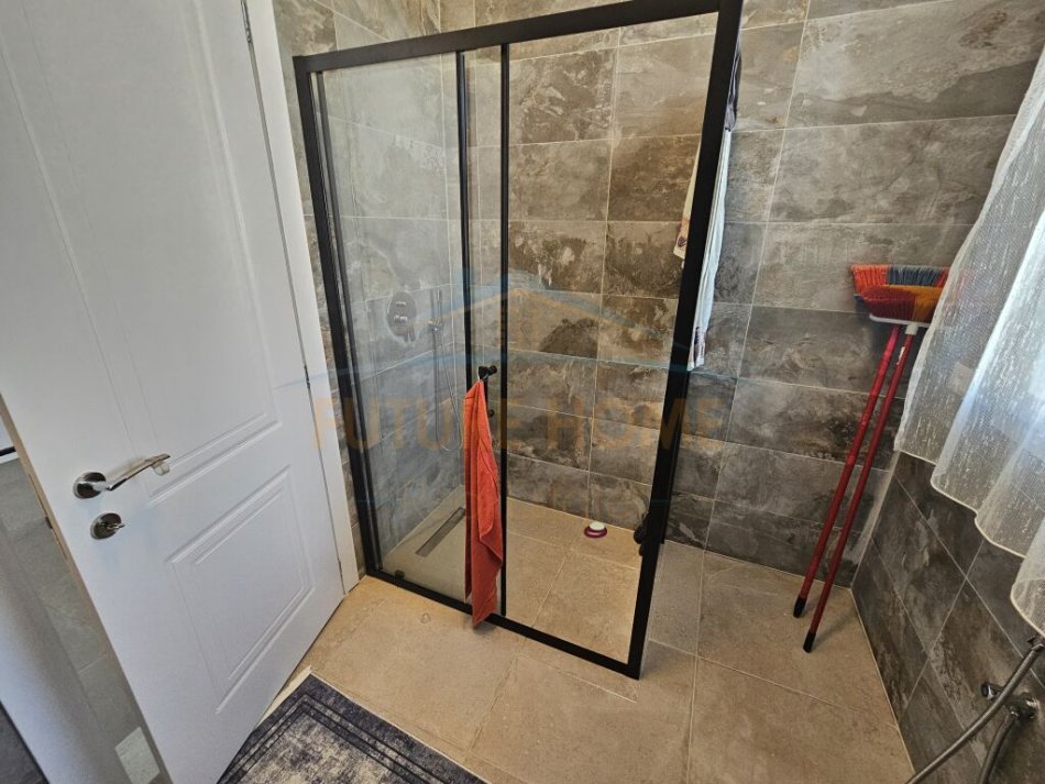 Durres, shitet Vile 2 Katshe , 300 m² 400.000 € (Gjiri i Lalzit, Durres)