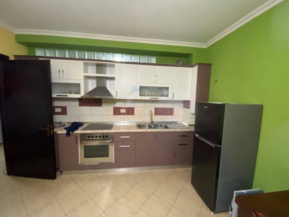 Tirane, jepet me qera apartament 2+1, Kati 2, 75 m² 450 € (Unaza e Re)