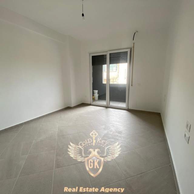 Durres, jap me qera apartament 2+1+A+BLK Kati 3, 116 m² 250 Euro (STADIUMI)