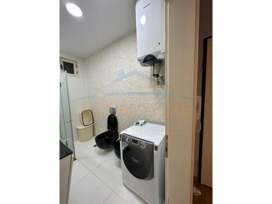 Tirane, jepet me qera apartament 2+1+Ballkon, Kati 4, 96 m² 700 € (unaza re)