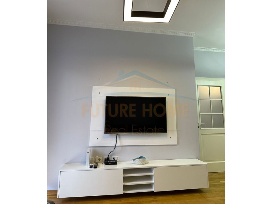 Tirane, jepet me qera apartament 2+1+Ballkon Kati 4, 96 m² 600 € (Unaza e Re)