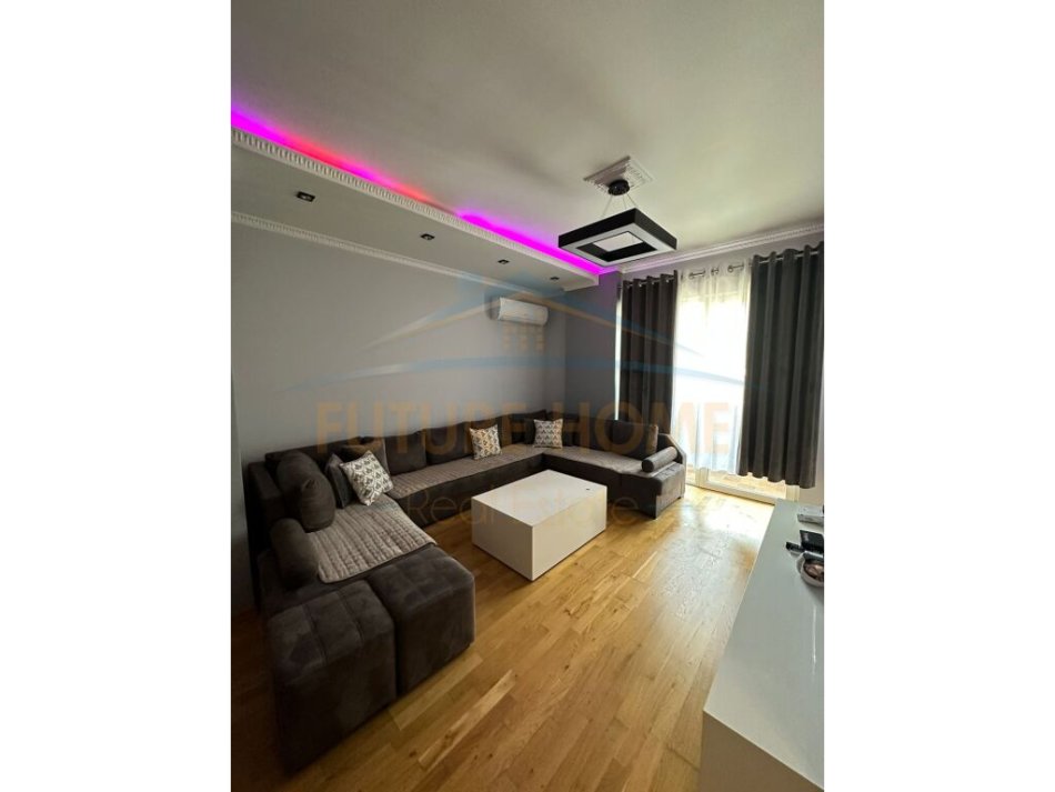 Tirane, jepet me qera apartament 2+1+Ballkon Kati 4, 96 m² 600 € (Unaza e Re)