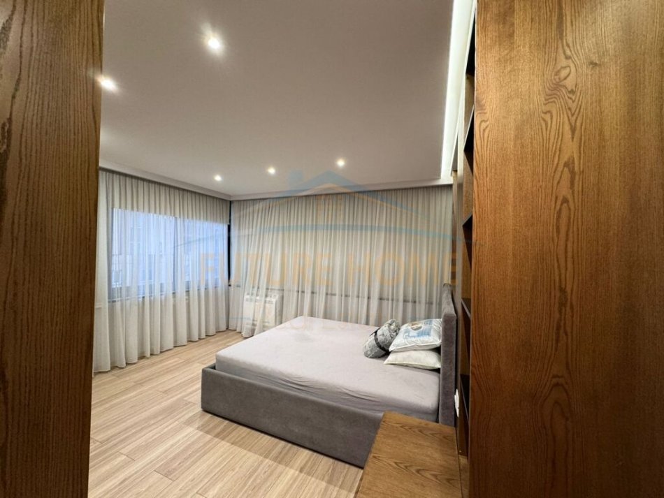 Tirane, shitet apartament 3+1+Ballkon Kati 5, 131 m² 340.000 € (Isa Boletini)